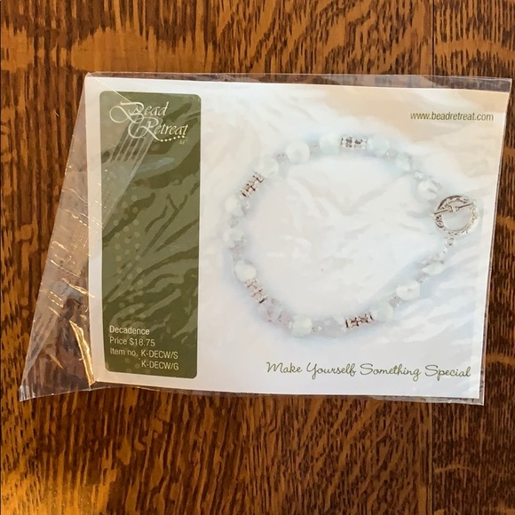 Unopened packages of beads - Picture 5 of 7